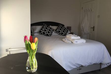 BnB Room 1 – 03