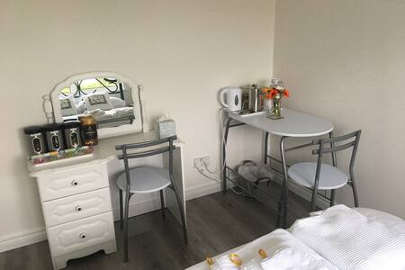 BnB Room 2 – 01